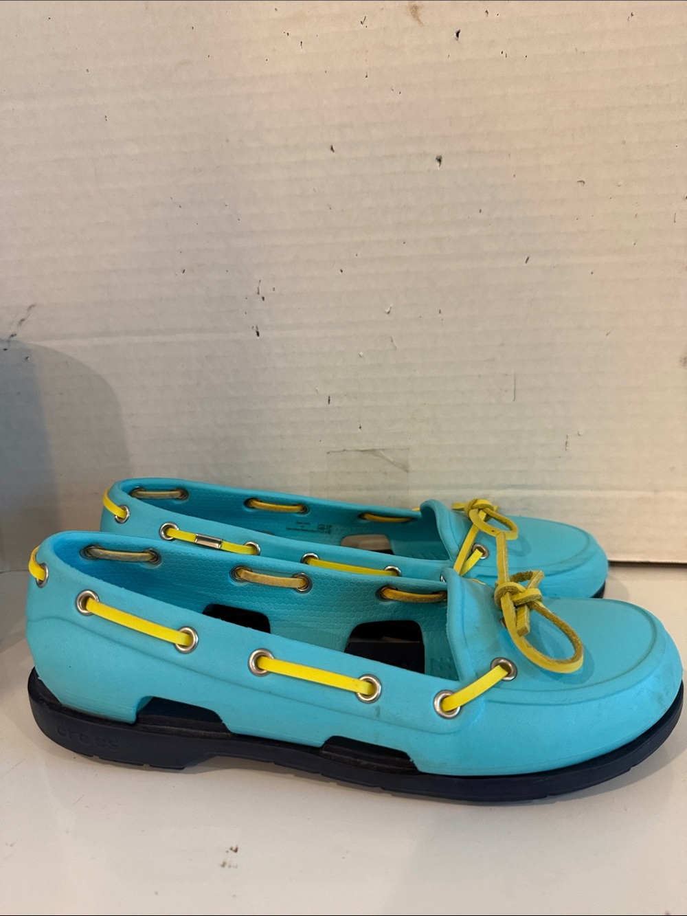 Mint - CROCS Turquoise Slip-On Boat Shoes, Beach Shoes or Sandals Sz - 7 - Picture 3 of 6